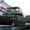 Ростех передал в войска партию танков Т-80БВМ с новой антидроновой защитой